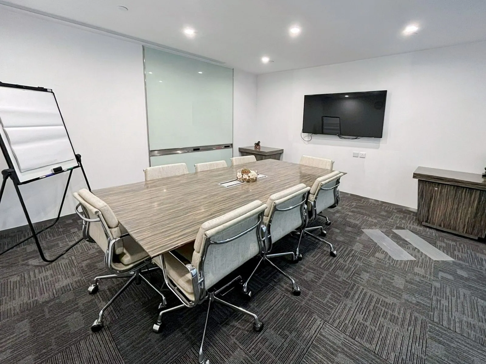 Regus at The Center, Regus, Central