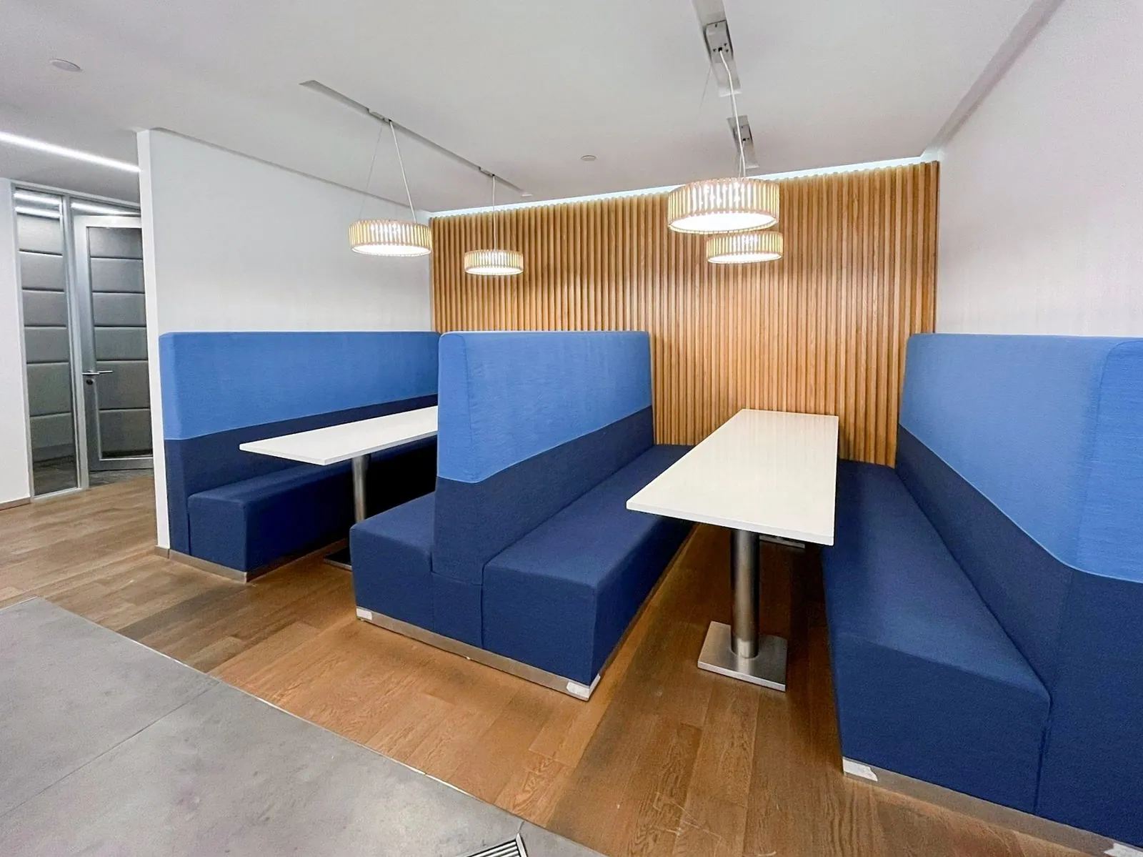 Regus at The Center, Regus, Central, photo 2