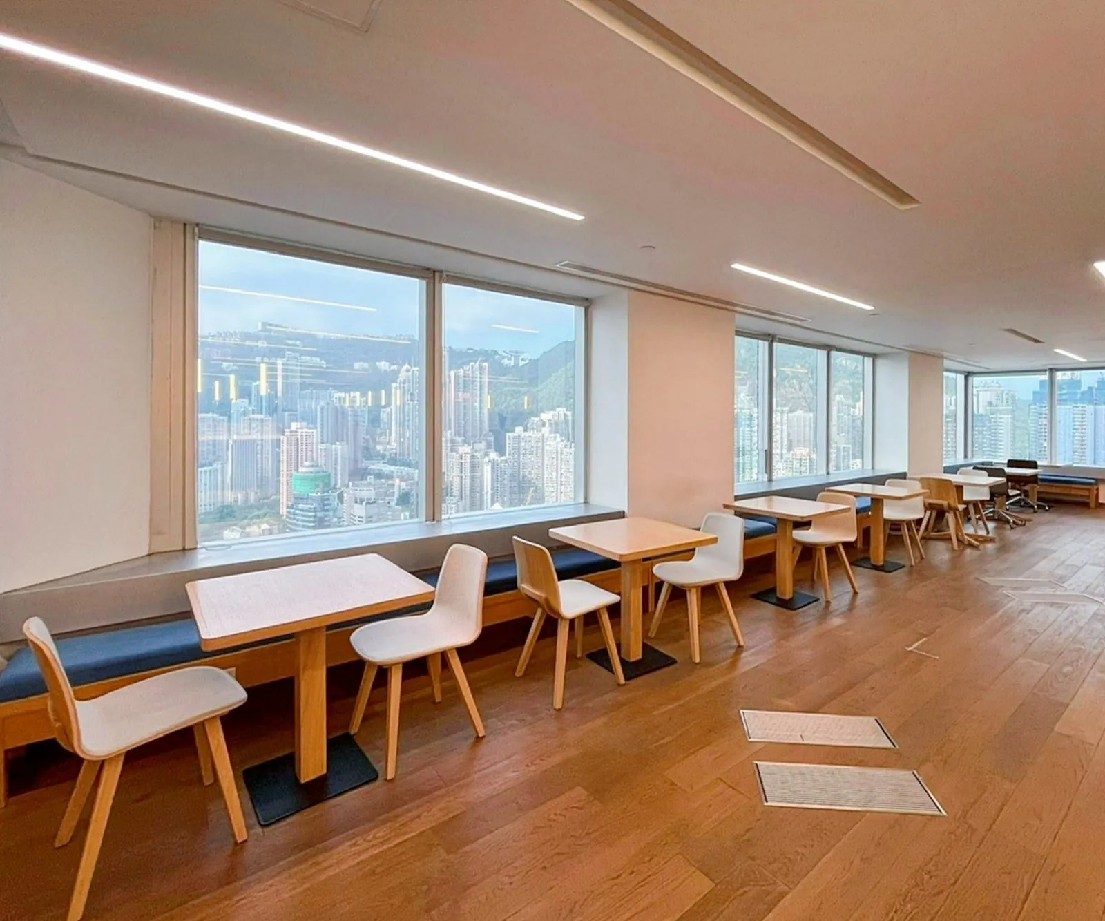 Regus at The Center, Regus, Central, photo 5